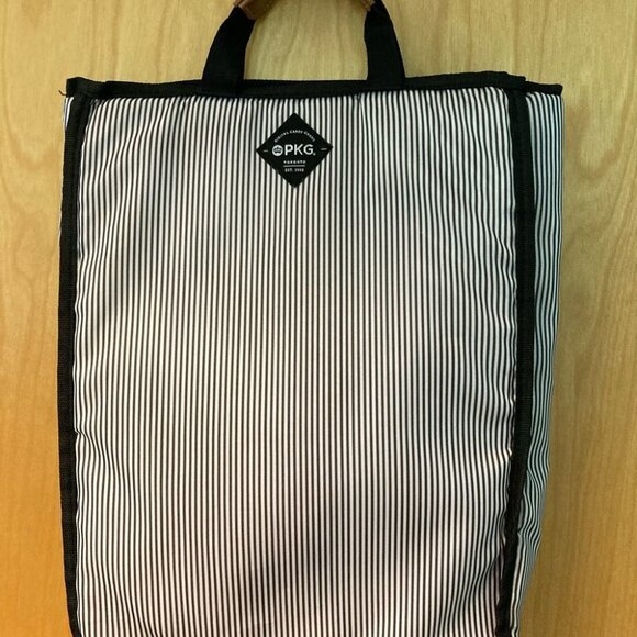 PKG soft body padded laptop or tablet tote with 3 compartments - Picture 2 of 8